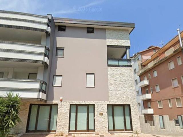 Locale Commerciale in affitto a Pescara, Abruzzo