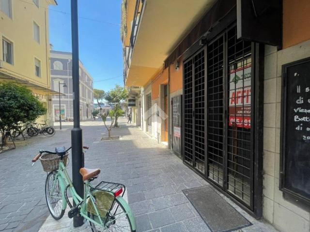 Locale Commerciale in affitto a Pescara, Abruzzo