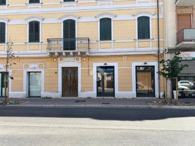 Locale Commerciale in affitto a Pescara, Abruzzo