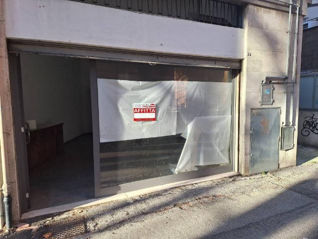 Locale Commerciale in affitto a Pescara, Abruzzo