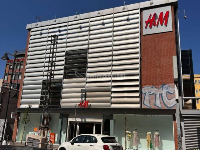 Locale Commerciale in affitto a Pescara, Abruzzo