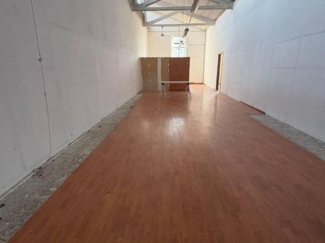 Locale Commerciale in affitto a Pescate, Lombardia