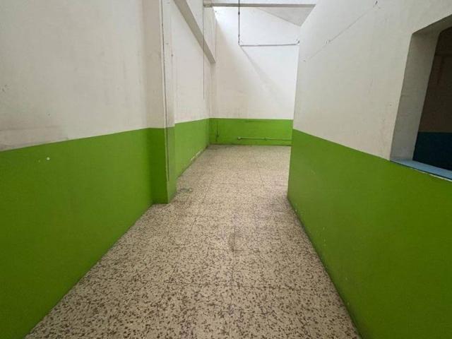 Locale Commerciale in affitto a Pescate, Lombardia