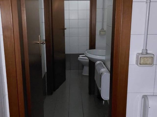Locale Commerciale in affitto a Mezzate, Peschiera Borromeo