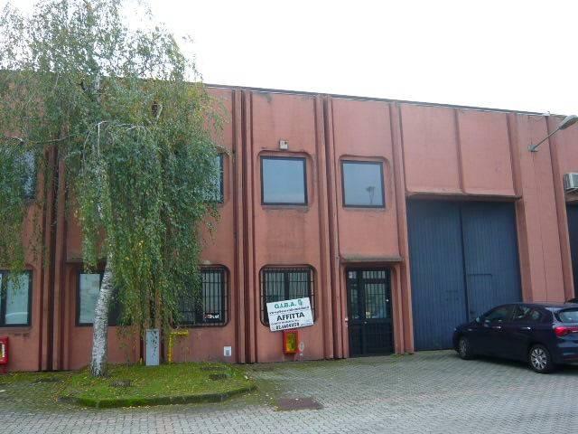 Locale Commerciale in affitto a Peschiera Borromeo, Lombardia