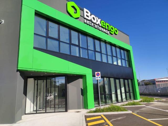 Locale Commerciale in affitto a Mezzate, Peschiera Borromeo