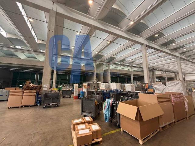 Locale Commerciale in affitto a Mezzate, Peschiera Borromeo
