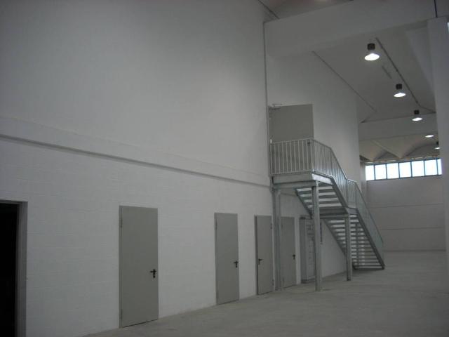 Locale Commerciale in affitto a Bettola, Peschiera Borromeo