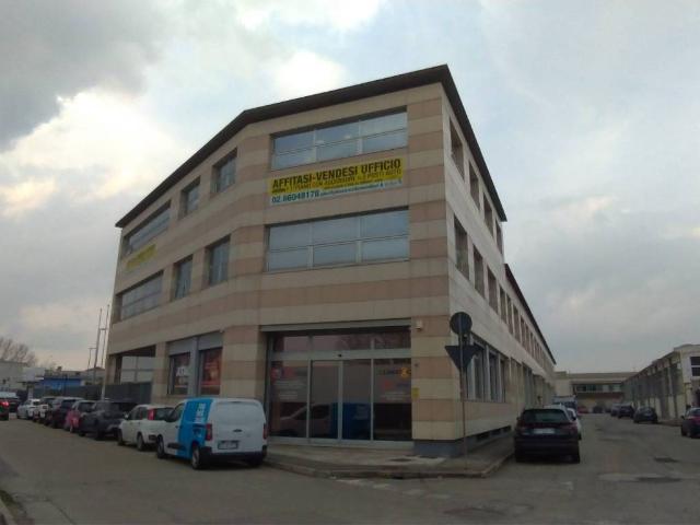 Locale Commerciale in affitto a Mezzate, Peschiera Borromeo