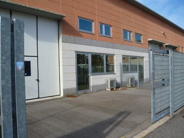 Locale Commerciale in affitto a Mezzate, Peschiera Borromeo