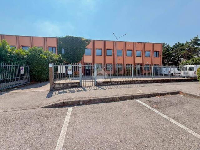 Locale Commerciale in affitto a Mezzate, Peschiera Borromeo