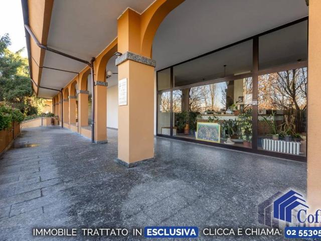 Locale Commerciale in affitto a Bellaria, Peschiera Borromeo