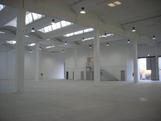Locale Commerciale in affitto a Bettola, Peschiera Borromeo