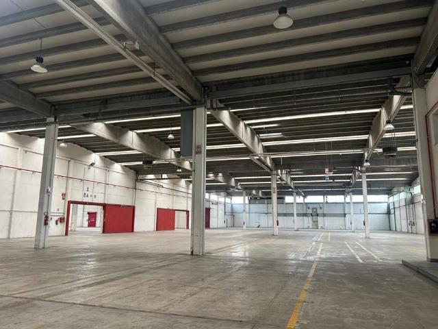Locale Commerciale in affitto a Mezzate, Peschiera Borromeo