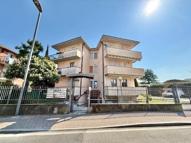 Locale Commerciale in affitto a Peschiera Del Garda, Veneto