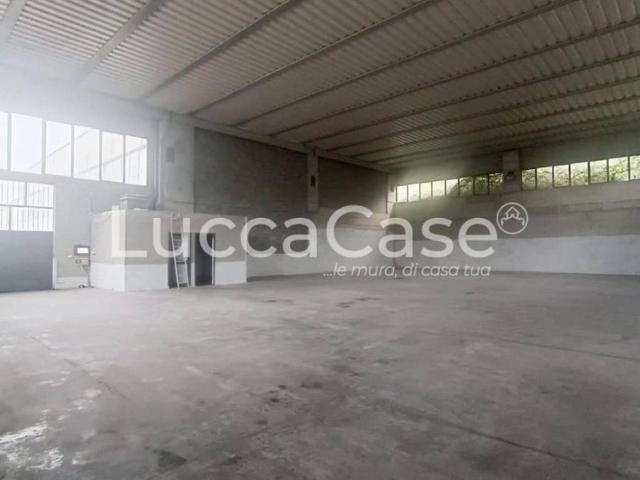Locale Commerciale in affitto a Uzzano E Castello, Toscana