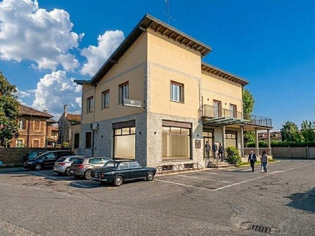 Locale Commerciale in affitto a Pessano Con Bornago, Lombardia