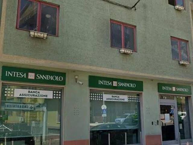 Locale Commerciale in affitto a Calabria, Crotone