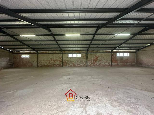 Locale Commerciale in affitto a Piemonte, Cuneo