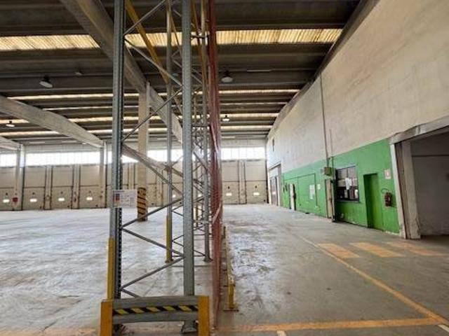 Locale Commerciale in affitto a Piacenza, Reggio Emilia