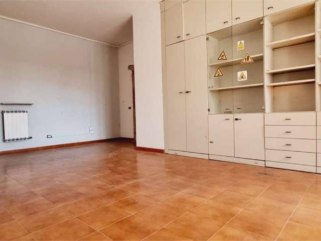 Locale Commerciale in affitto a Piacenza, Reggio Emilia