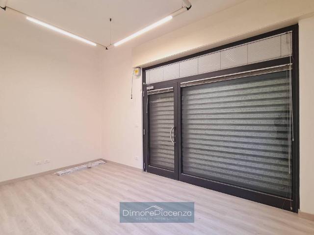 Locale Commerciale in affitto a Piacenza, Reggio Emilia