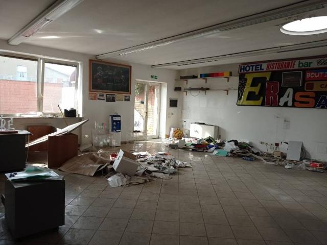 Locale Commerciale in affitto a Veggioletta, Piacenza