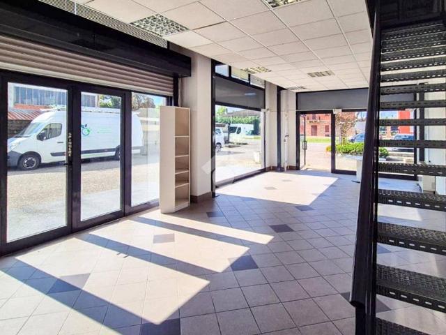Locale Commerciale in affitto a Montale, Piacenza