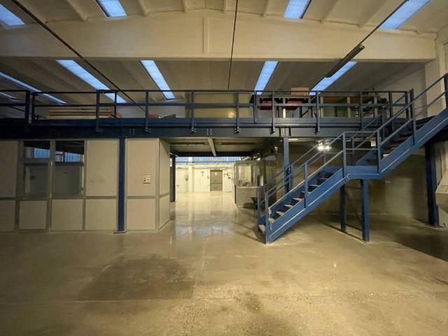 Locale Commerciale in affitto a Le Mose, Piacenza