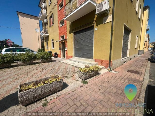 Locale Commerciale in affitto a Piacenza, Reggio Emilia