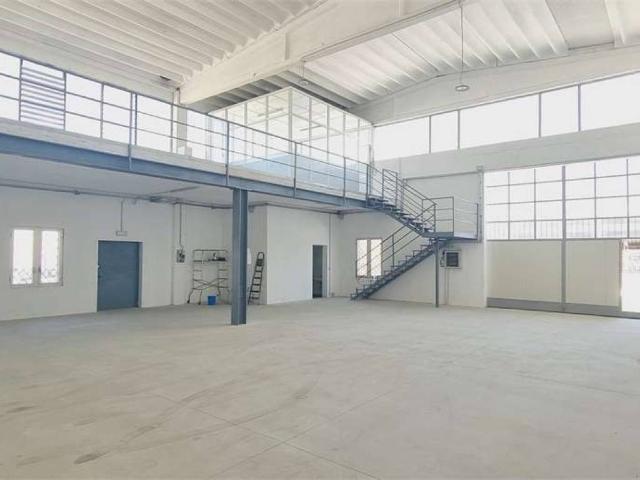 Locale Commerciale in affitto a Piacenza, Reggio Emilia