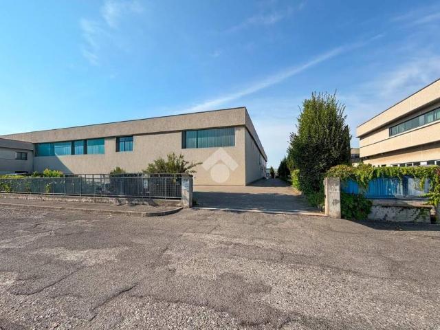 Locale Commerciale in affitto a Giarona, Piacenza