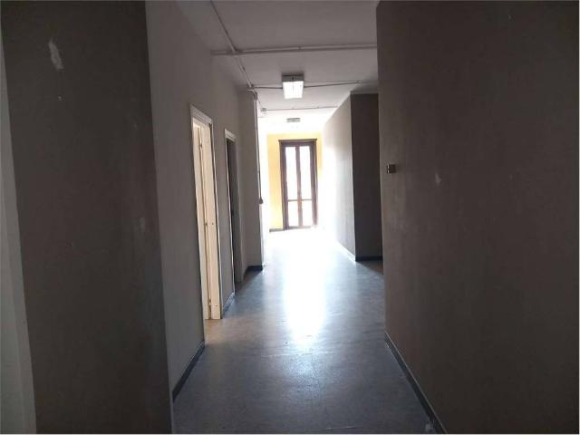 Locale Commerciale in affitto a Infrangibile, Piacenza