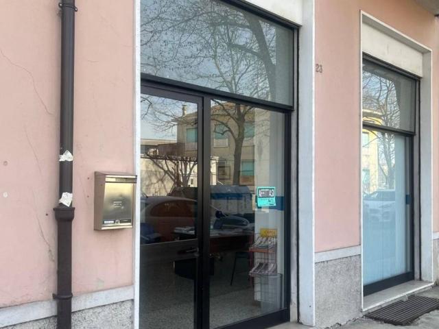 Locale Commerciale in affitto a Piacenza, Reggio Emilia