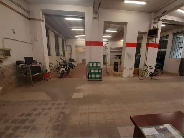 Locale Commerciale in affitto a Borgotrebbia, Piacenza