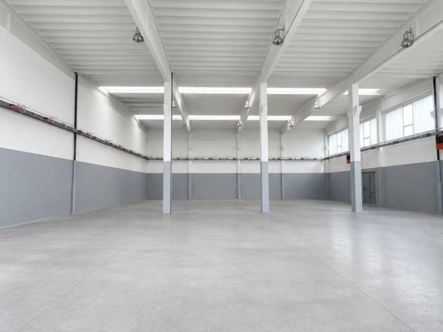 Locale Commerciale in affitto a Piacenza, Reggio Emilia