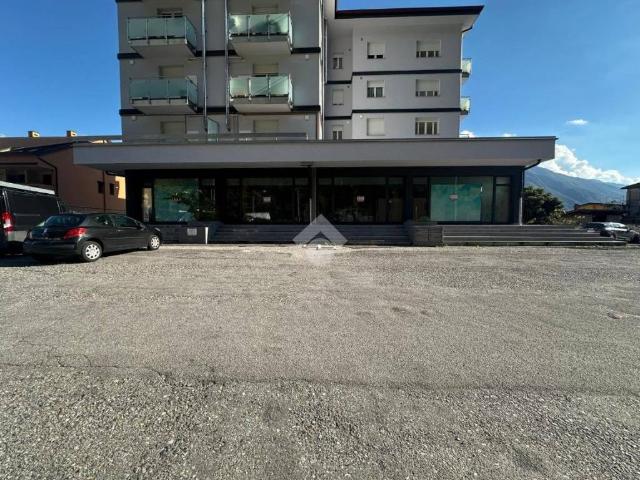 Locale Commerciale in affitto a Comunità montana della valle Camonica, Piancogno