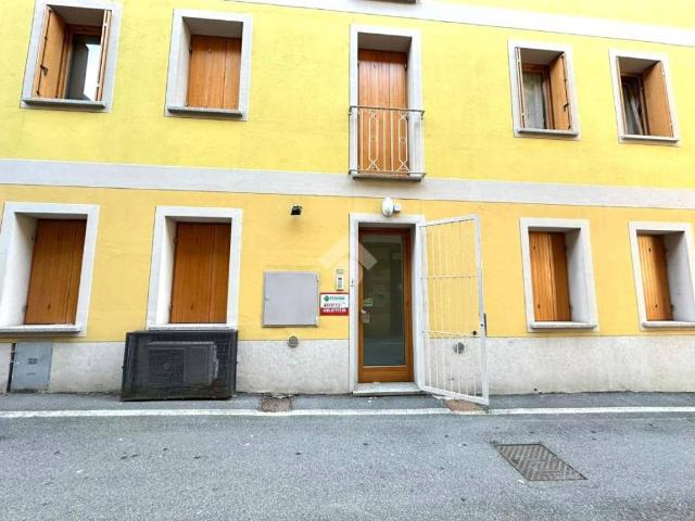 Locale Commerciale in affitto a Comunità montana della valle Camonica, Piancogno