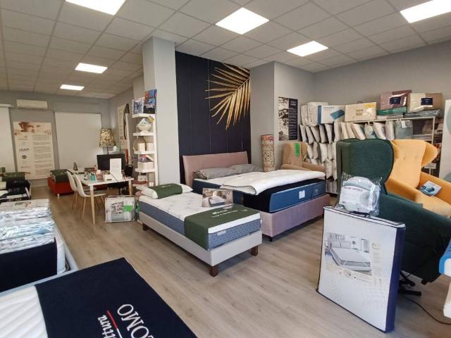Locale Commerciale in affitto a Piemonte, Torino