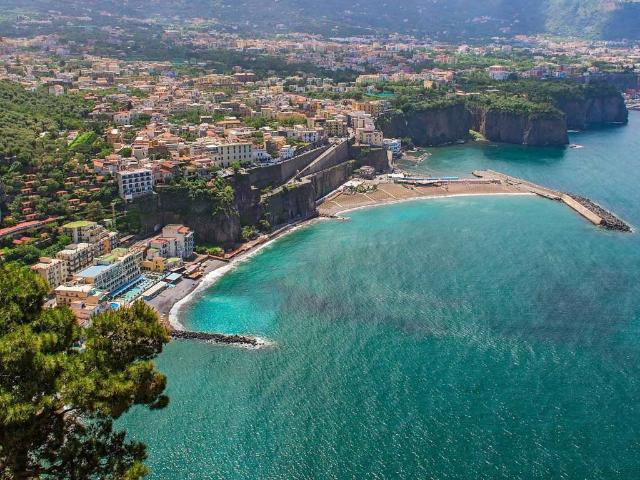 Locale Commerciale in affitto a Pozzopiano, Piano Di Sorrento