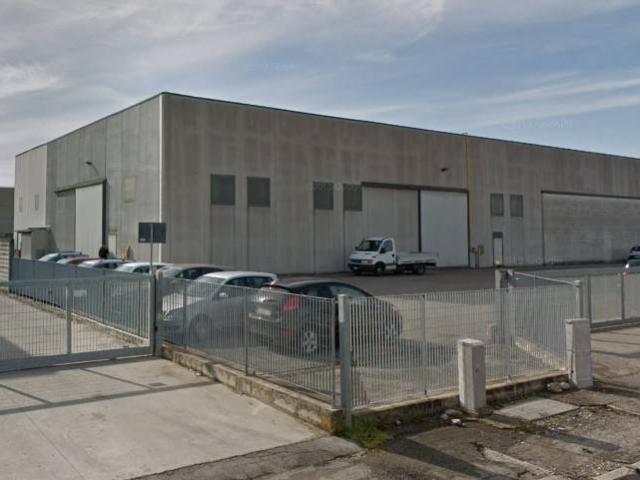 Locale Commerciale in affitto a Piazzola Sul Brenta, Veneto