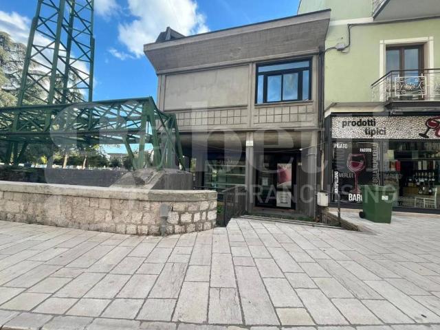 Locale Commerciale in affitto a Piedimonte Matese, Campania