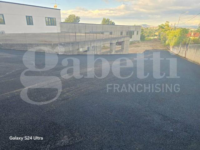 Locale Commerciale in affitto a Pietradefusi, Campania