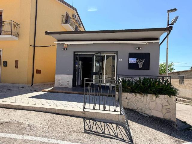 Locale Commerciale in affitto a Pietrelcina, Campania