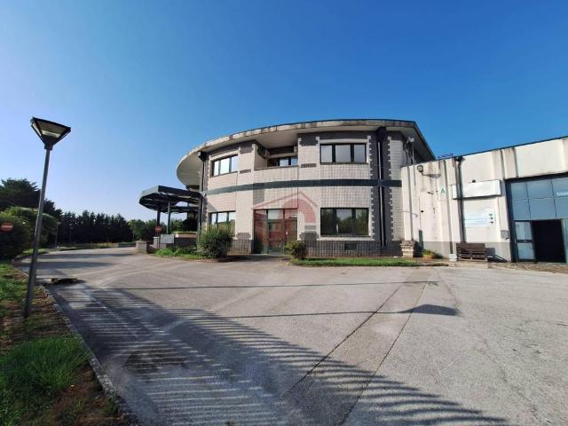 Locale Commerciale in affitto a Pietrelcina, Campania
