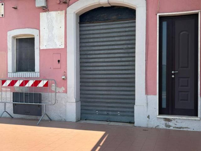 Locale Commerciale in affitto a Pietrelcina, Campania
