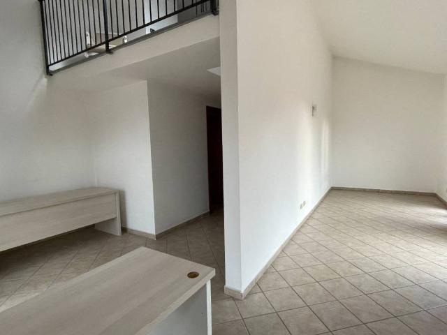 Locale Commerciale in affitto a Pieve A Nievole, Toscana