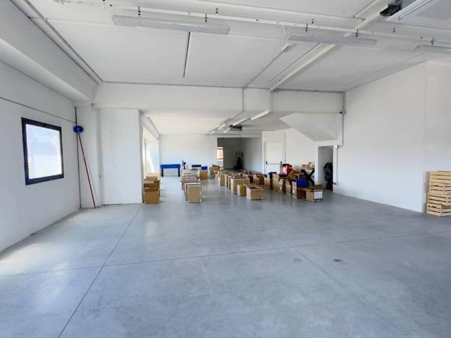 Locale Commerciale in affitto a Via Nova, Pieve A Nievole