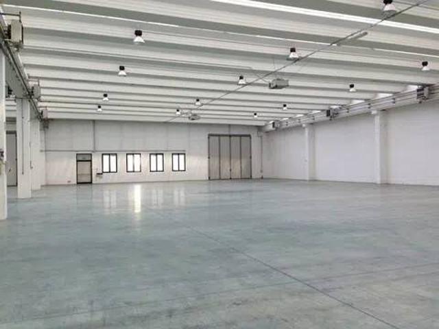 Locale Commerciale in affitto a Pieve Di Soligo, Veneto