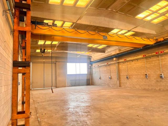Locale Commerciale in affitto a Pieve Emanuele, Lombardia